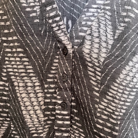 Fred David Women's V Neck Sleeveless Tops (Size L) - Picture 4 of 11